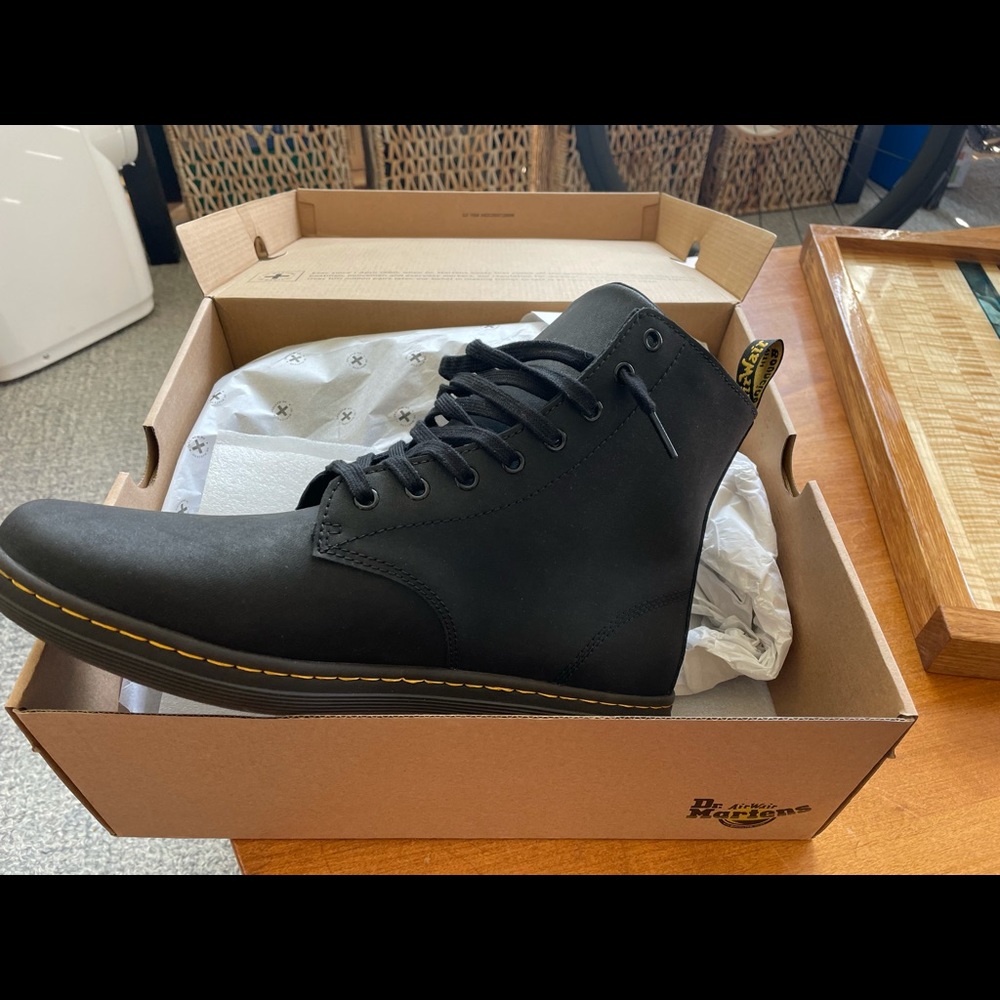 Dr. Martens Tobias